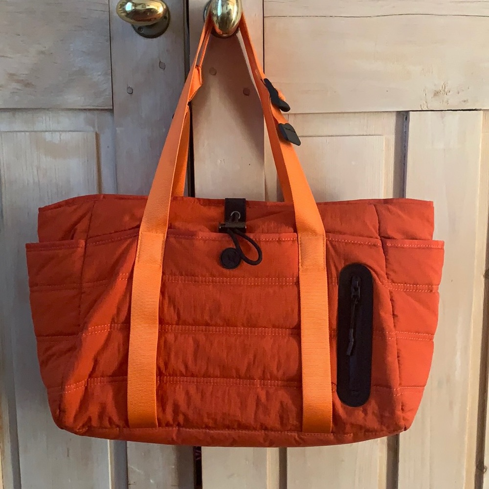 Lululemon tote bag - multiple pockets!